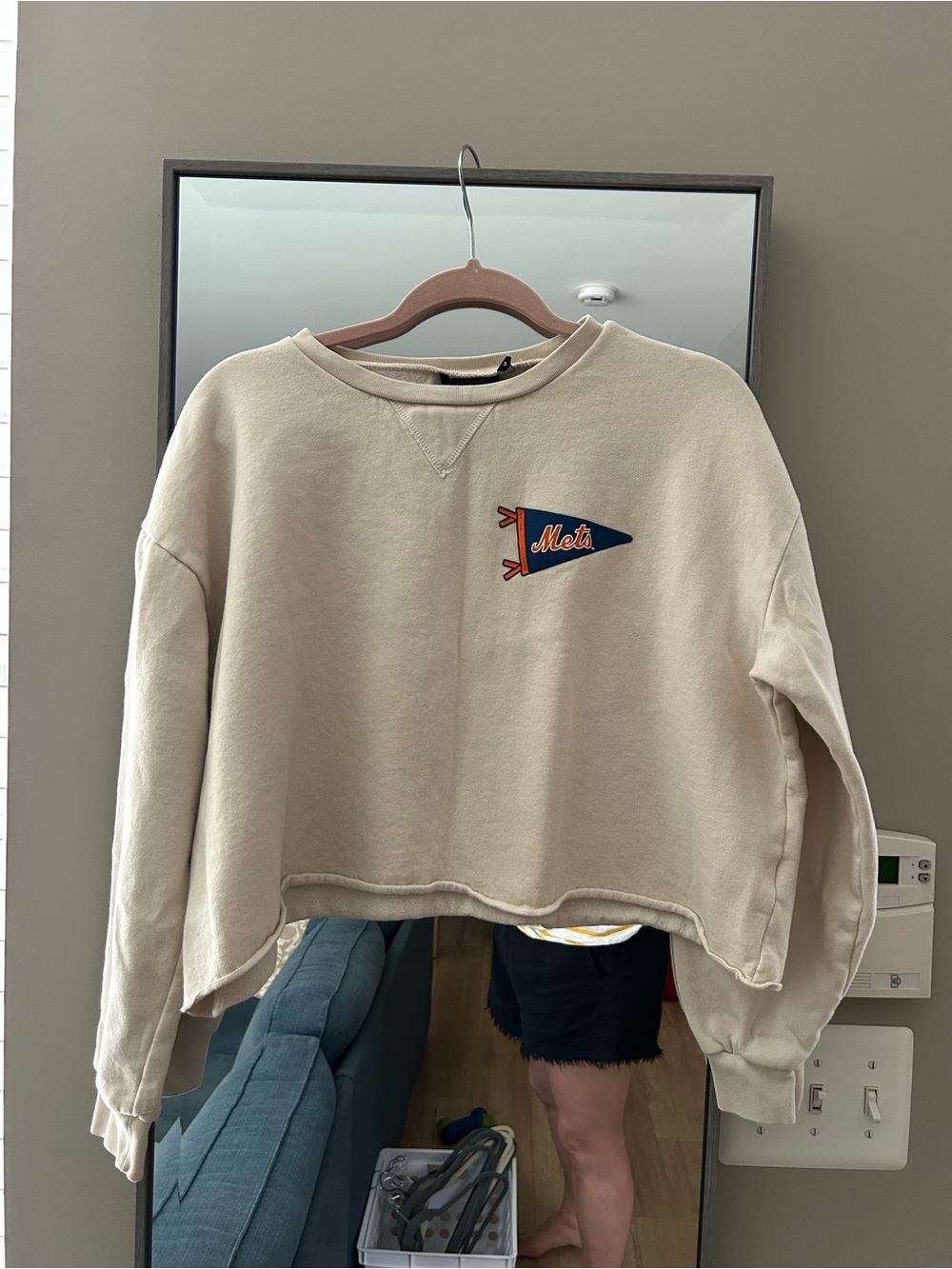 Fanatics Beige Cropped Crewneck Sweatshirt with Mets Pennant Medium - Picture 1 of 6